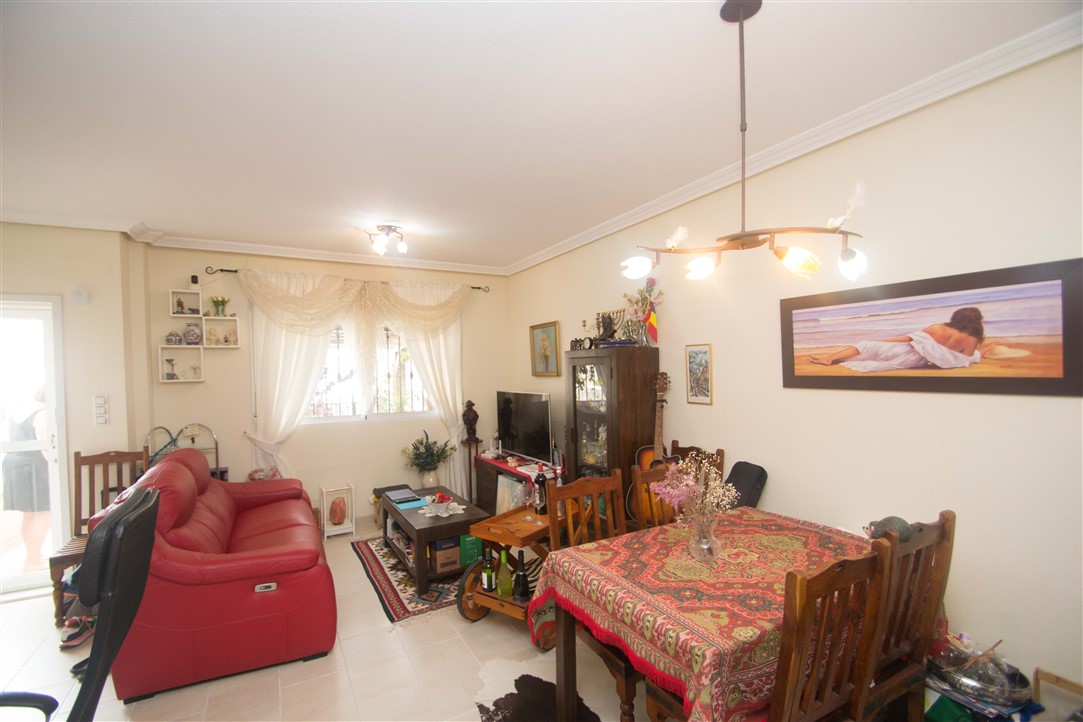 CHALET ADOSADO CON CALIDADES OPTIMAS