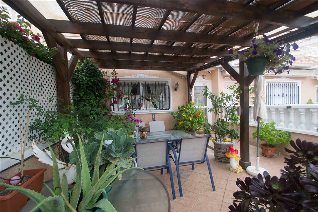 CHALET ADOSADO CON CALIDADES OPTIMAS