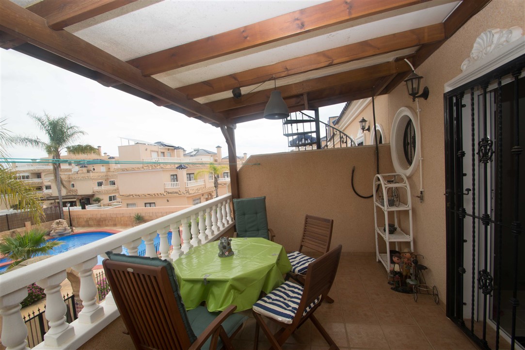 CHALET ADOSADO CON CALIDADES OPTIMAS