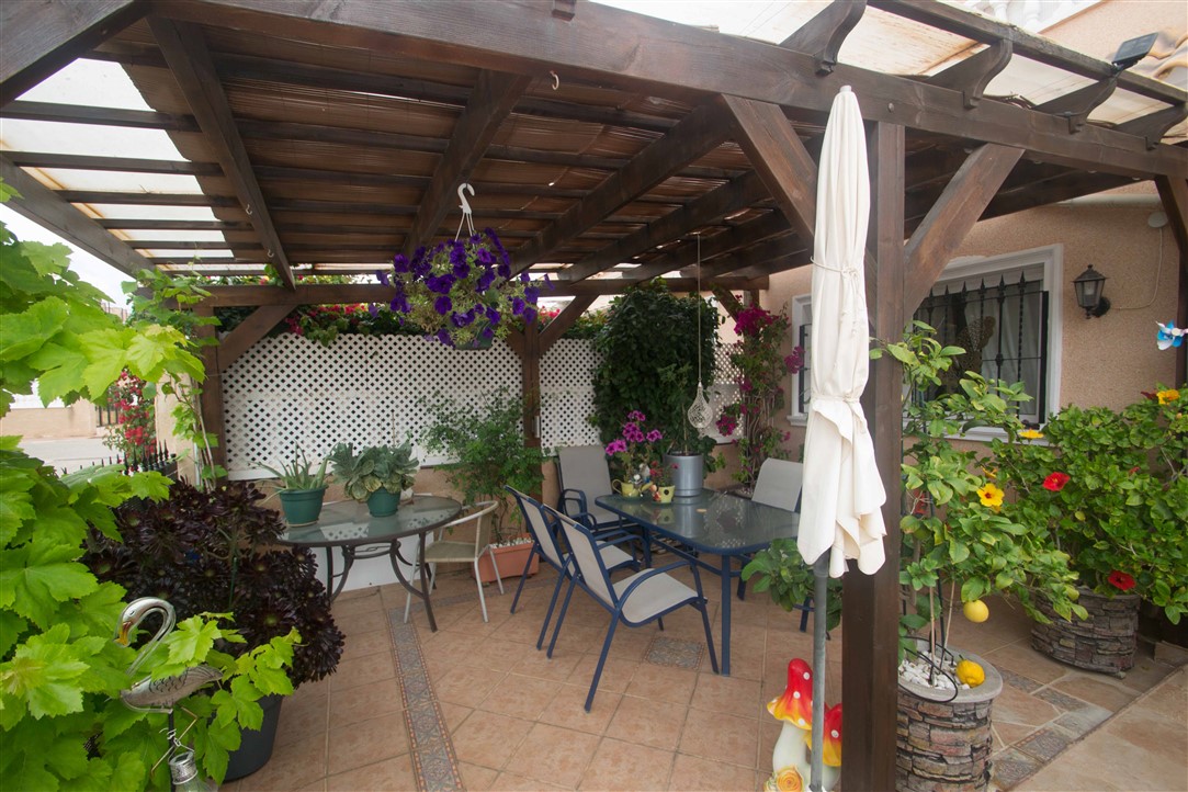 CHALET ADOSADO CON CALIDADES OPTIMAS
