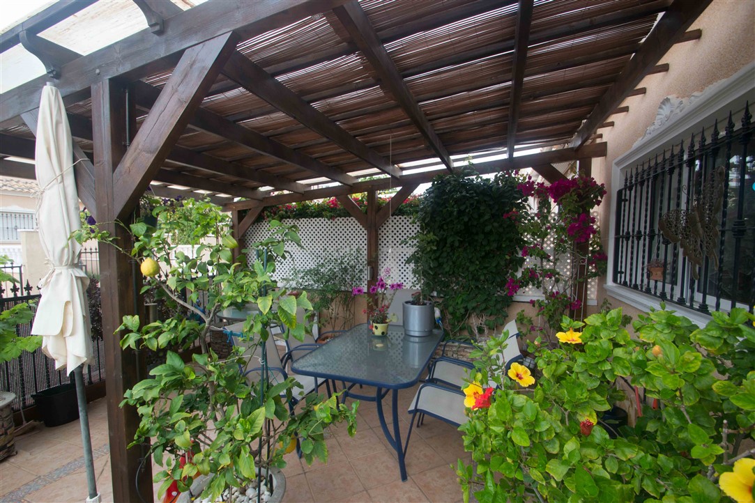 CHALET ADOSADO CON CALIDADES OPTIMAS