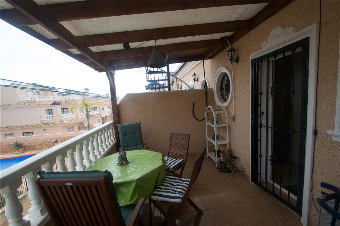 CHALET ADOSADO CON CALIDADES OPTIMAS