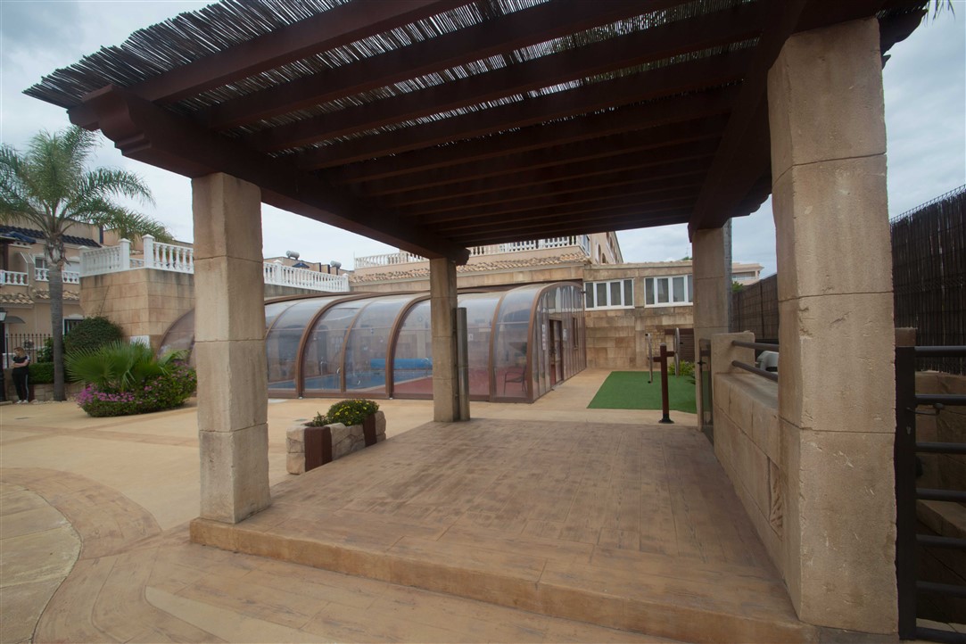 CHALET ADOSADO CON CALIDADES OPTIMAS
