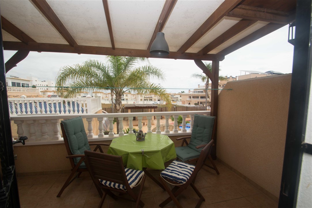 CHALET ADOSADO CON CALIDADES OPTIMAS