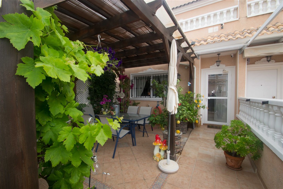 CHALET ADOSADO CON CALIDADES OPTIMAS