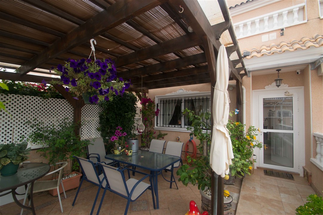 CHALET ADOSADO CON CALIDADES OPTIMAS