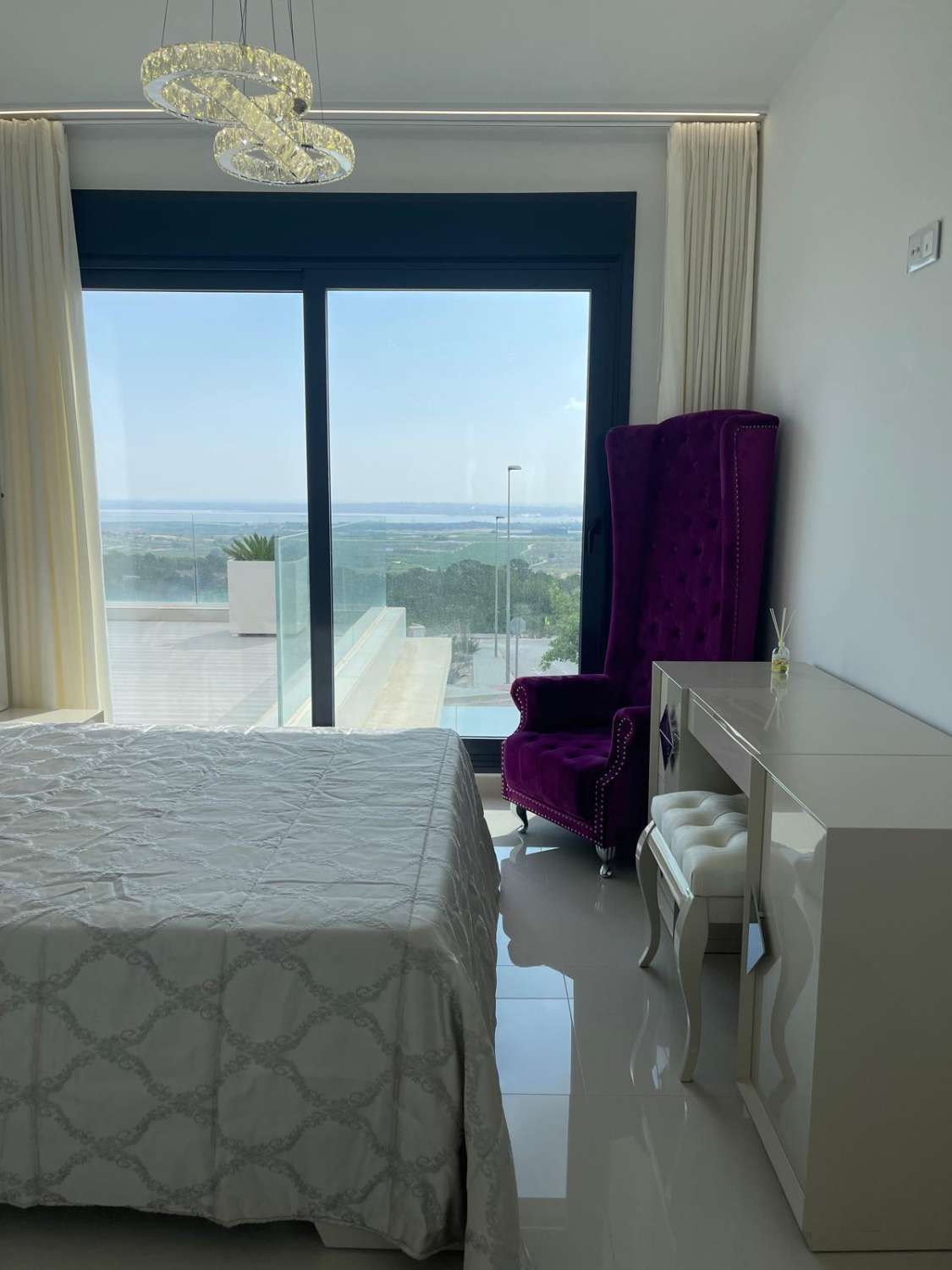 ESPECTACULAR VILLA CON VISTAS INIGUALABLES