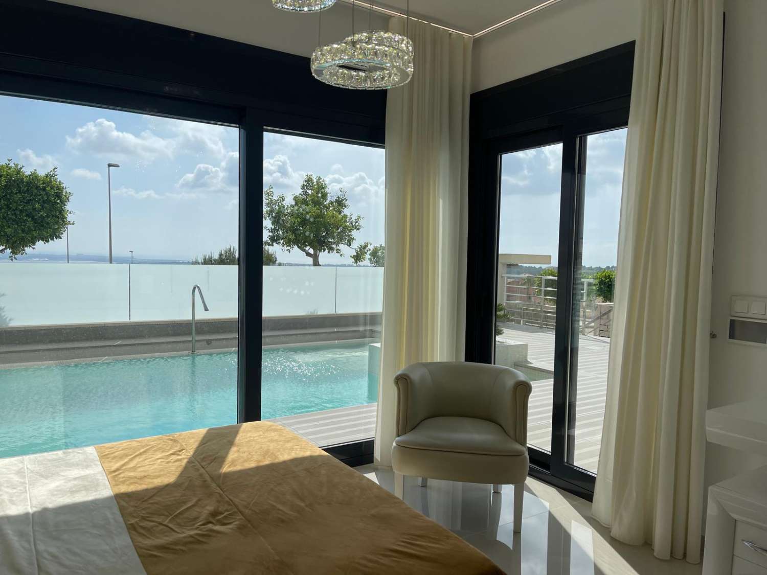 ESPECTACULAR VILLA CON VISTAS INIGUALABLES