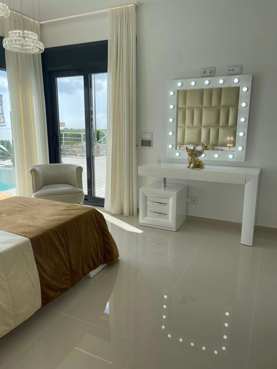 ESPECTACULAR VILLA CON VISTAS INIGUALABLES