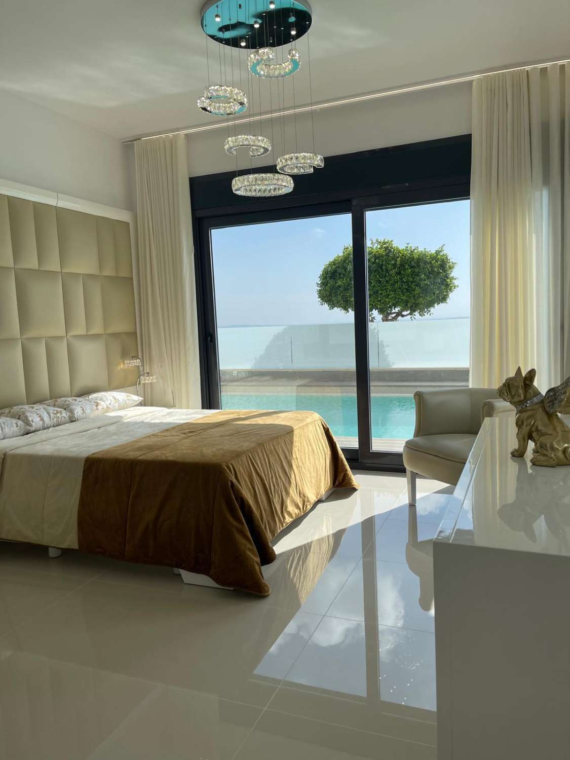 ESPECTACULAR VILLA CON VISTAS INIGUALABLES