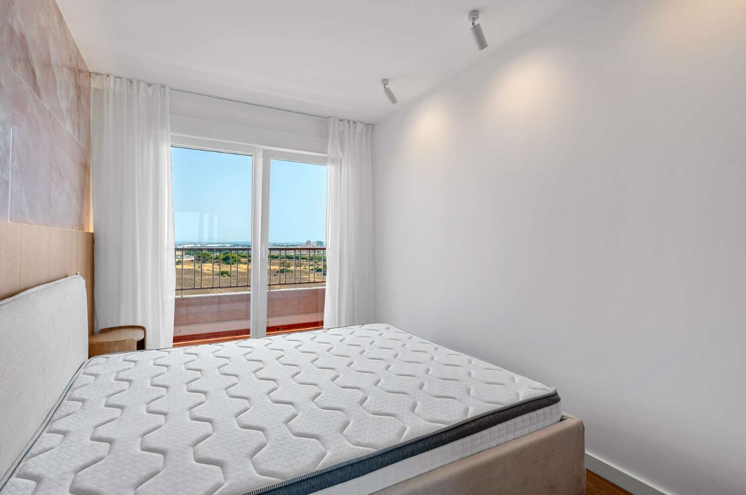 APARTAMENTO CON VISTAS AL MAR